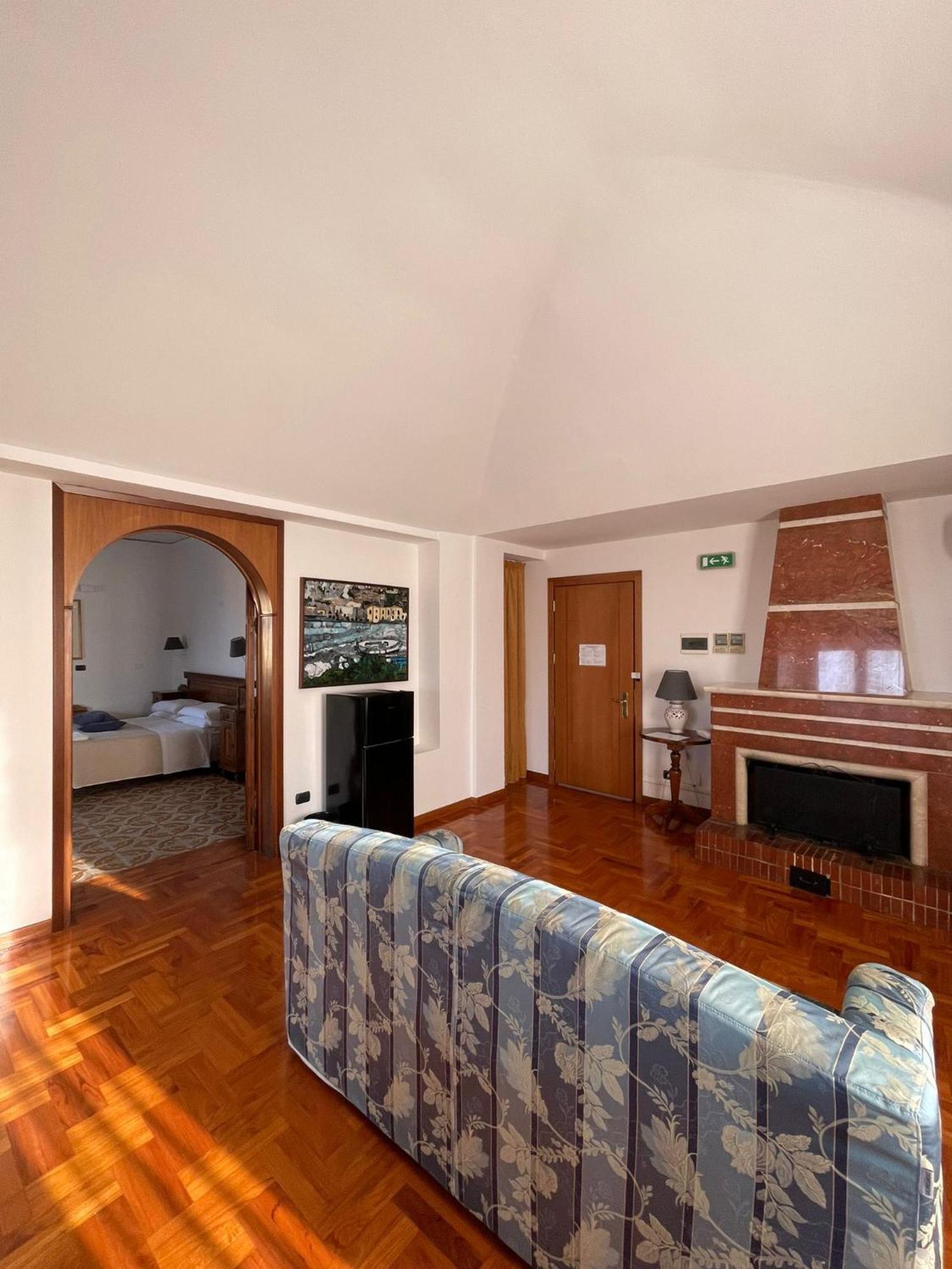Hotel La Piazzetta Кастелламмаре-дель-Голфо Экстерьер фото